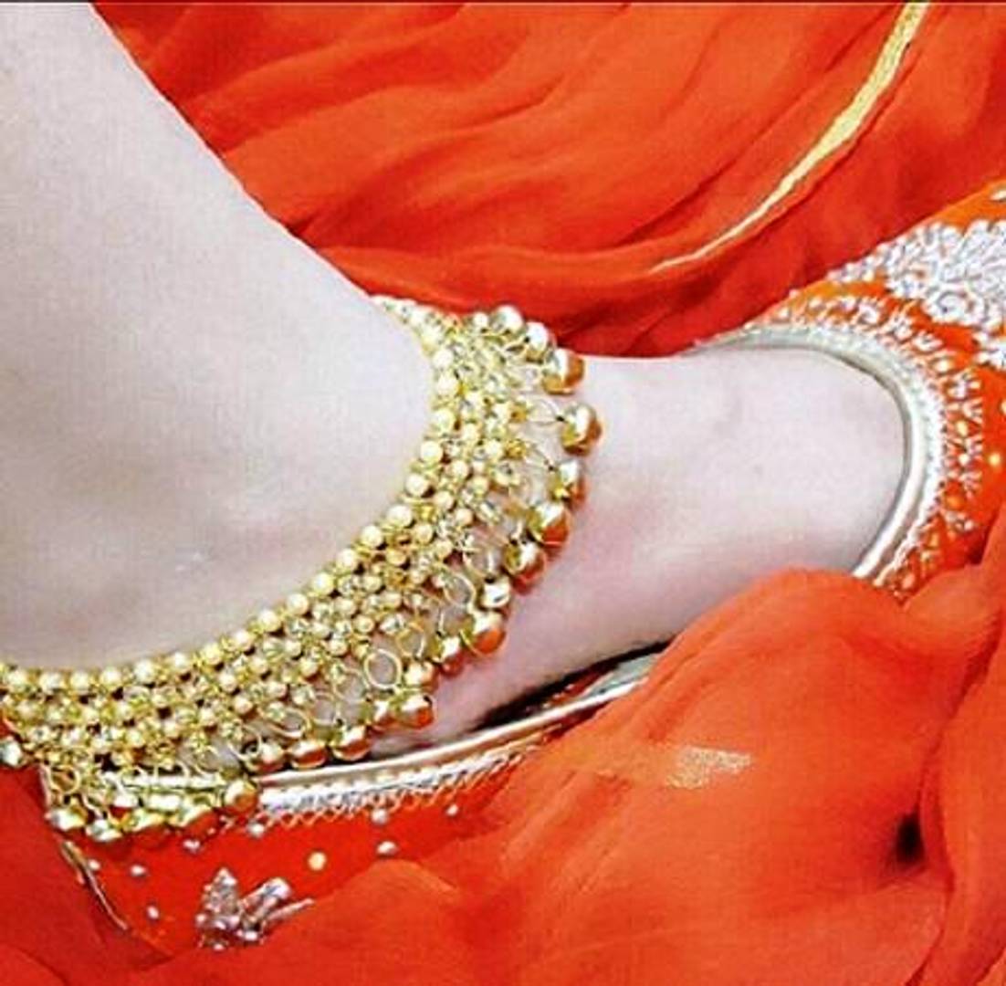 Trendy Beautiful Gold Plated Anklets for Women